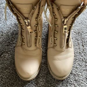 Balmain taiga leather designer combat boots. Zip up. Blush pink, size 38 (us 7)
